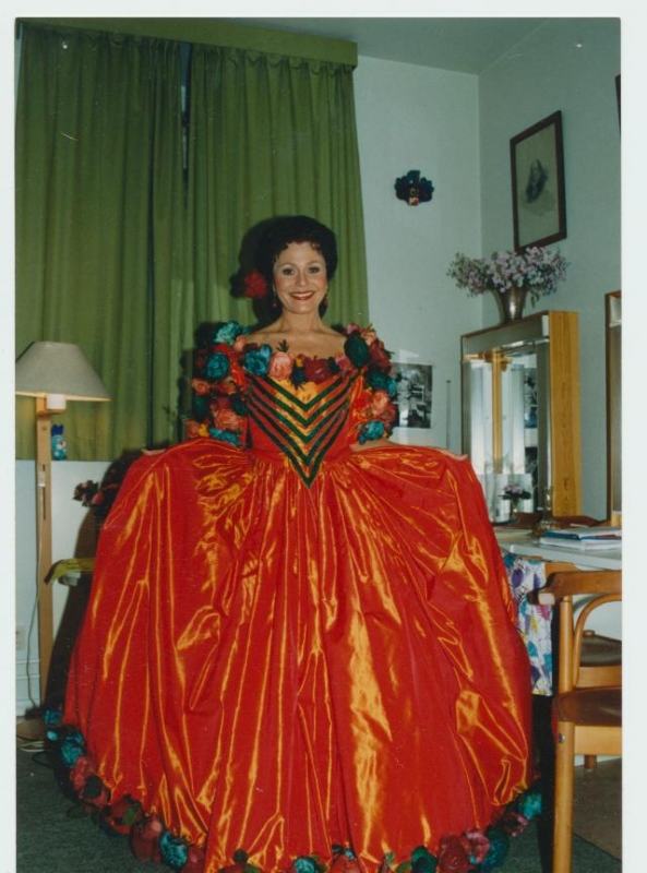 Denna bild har ett alt-attribut som är tomt. Dess filnamn är 1992-1017-Figaros-bröllop-Dramaten-015-593x800.jpg