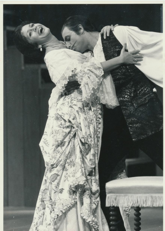Denna bild har ett alt-attribut som är tomt. Dess filnamn är 1992-1017-Figaros-bröllop-Dramaten-571x800.jpg