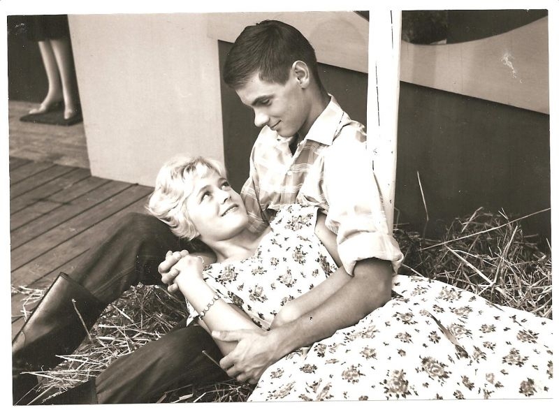 Denna bild har ett alt-attribut som är tomt. Dess filnamn är 1959-07-Herr-Lyckes-goda-vin-800x587.jpg