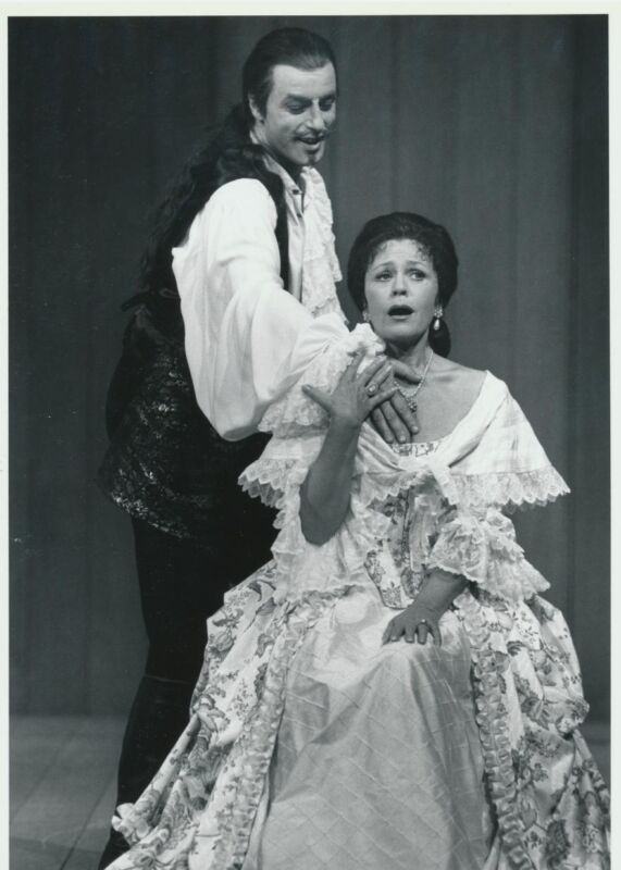 Denna bild har ett alt-attribut som är tomt. Dess filnamn är 1992-1017-Figaros-bröllop-Dramaten-009-2.jpg