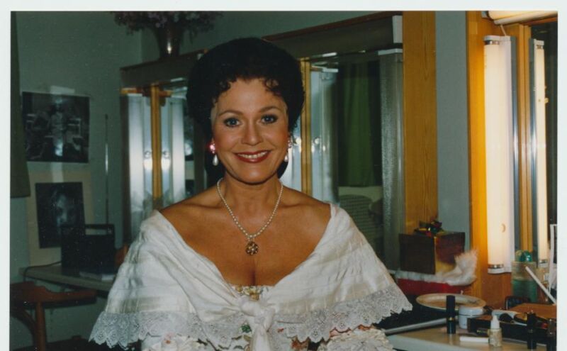 Denna bild har ett alt-attribut som är tomt. Dess filnamn är 1992-1017-Figaros-bröllop-Dramaten-019-2.jpg